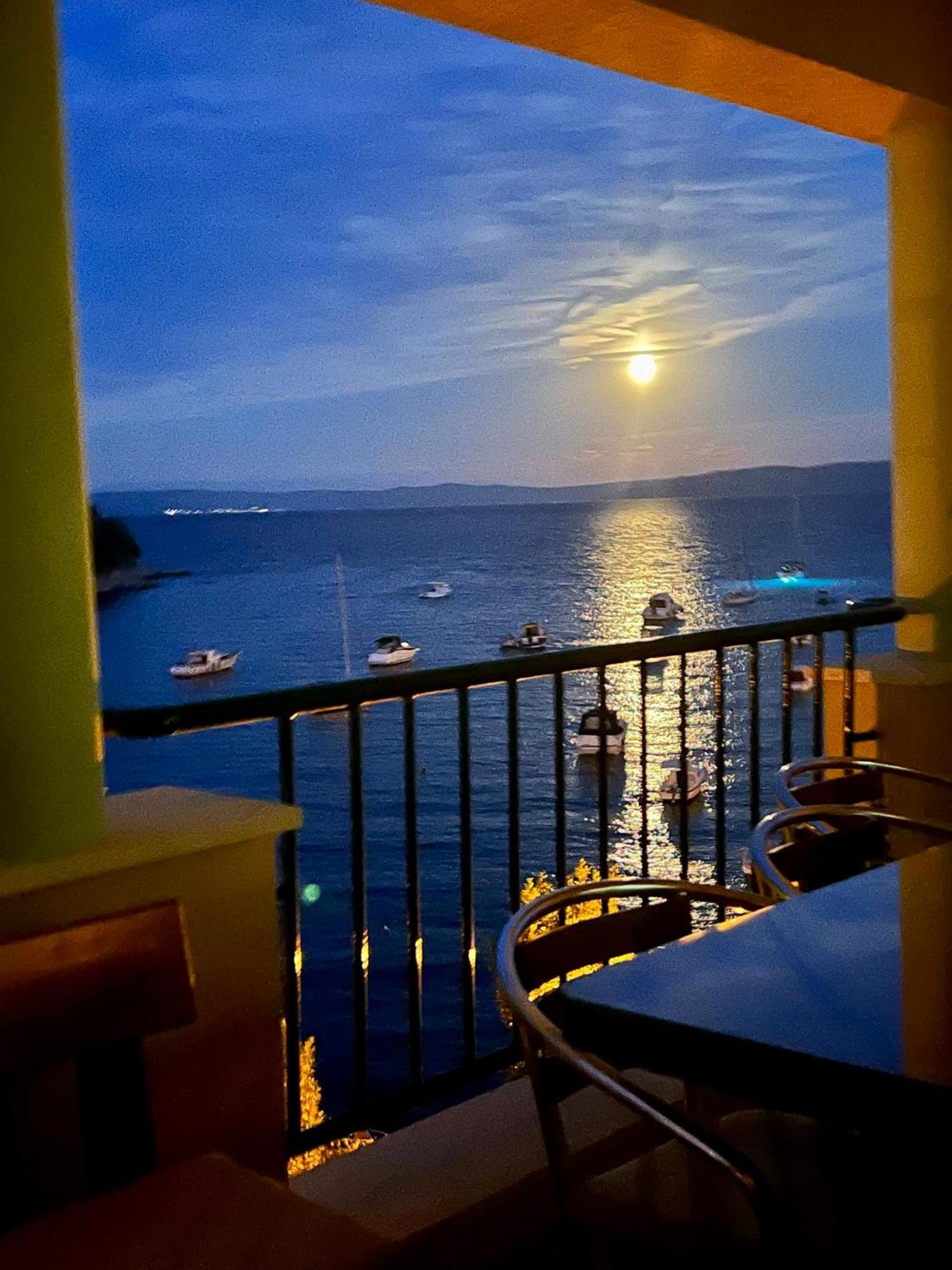 Villamar Beachfront Apartments With Free Private Parking Rabac Exterior foto