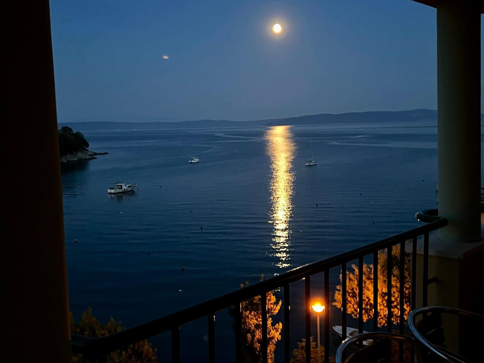 Villamar Beachfront Apartments With Free Private Parking Rabac Exterior foto